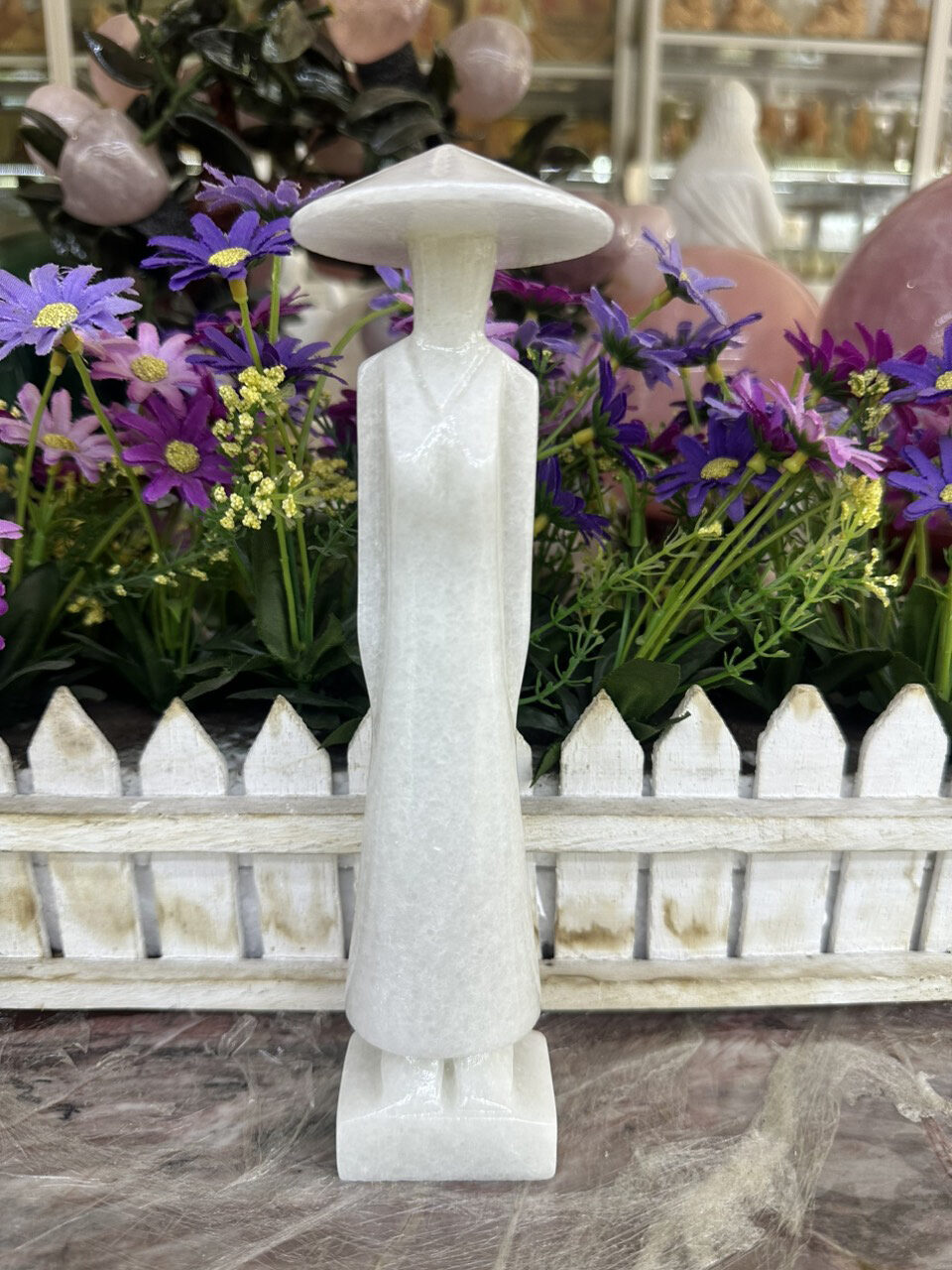 Tượng nghệ thuật cô gái Việt Nam mang áo dài và nón lá đá cẩm thạch trang trí bàn làm việc, nhà cửa