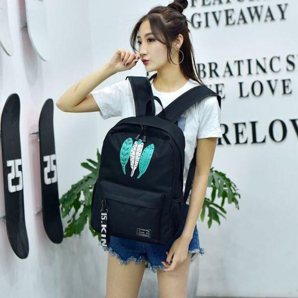 Cặp dễ thương có các bạn teen