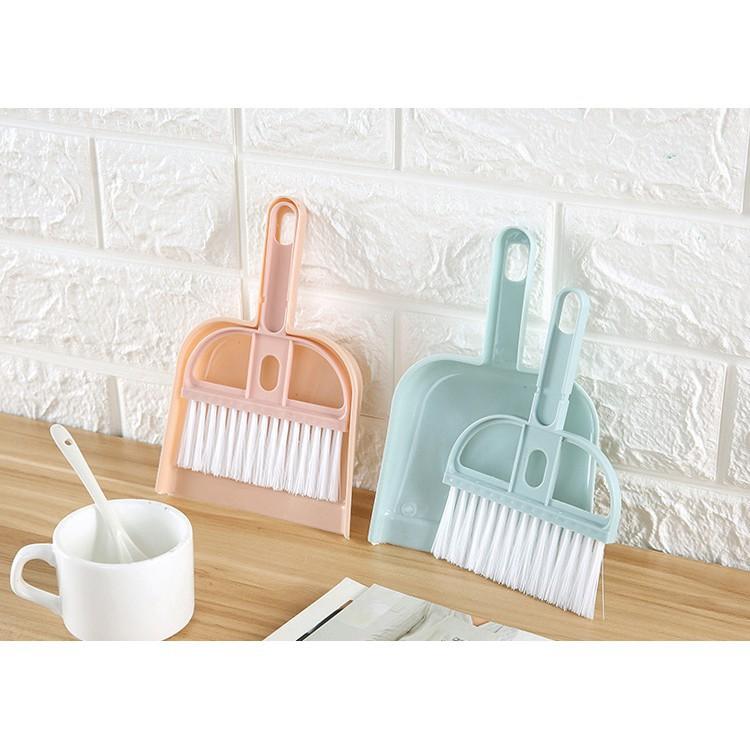 Bộ chổi và hót rác lau dọn bàn ghế, ban thờ