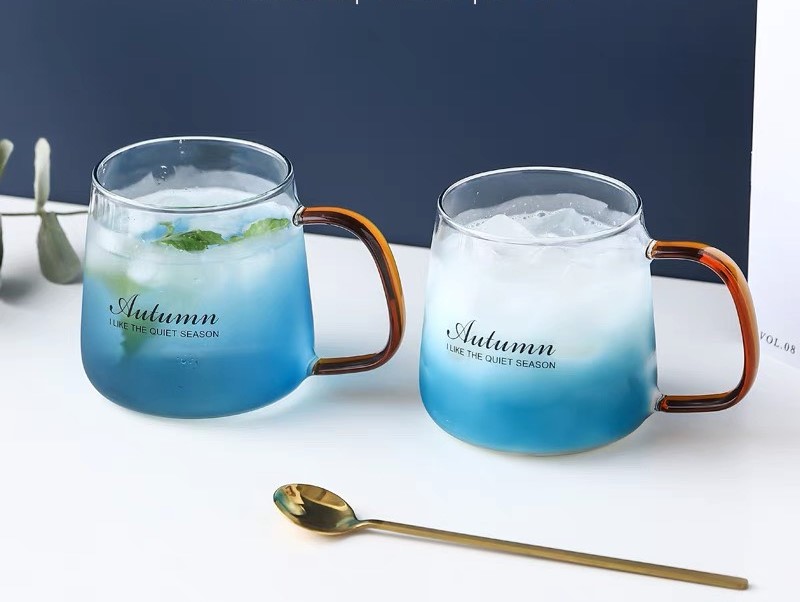 Ly, cốc thủy tinh uống nước, sinh tố, cafe màu xanh