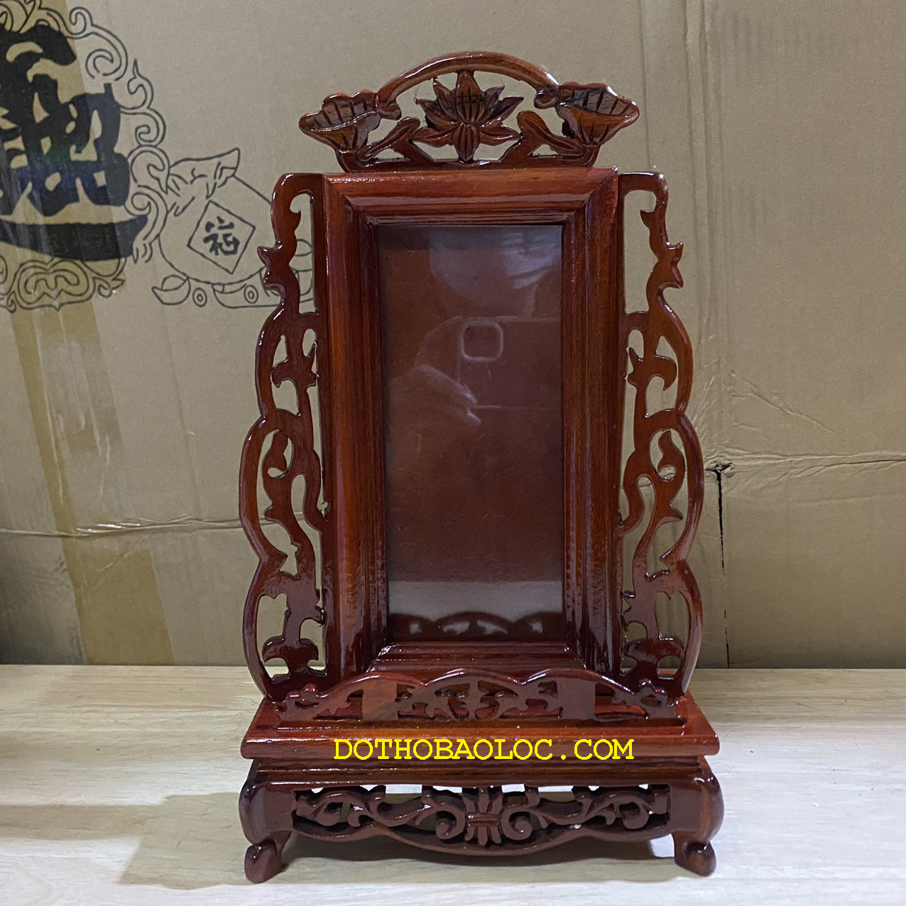 Bài vị thờ gia tiên gỗ tràm bông vàng chạm khắc ép kính viền hoa cao cấp cao 36cm