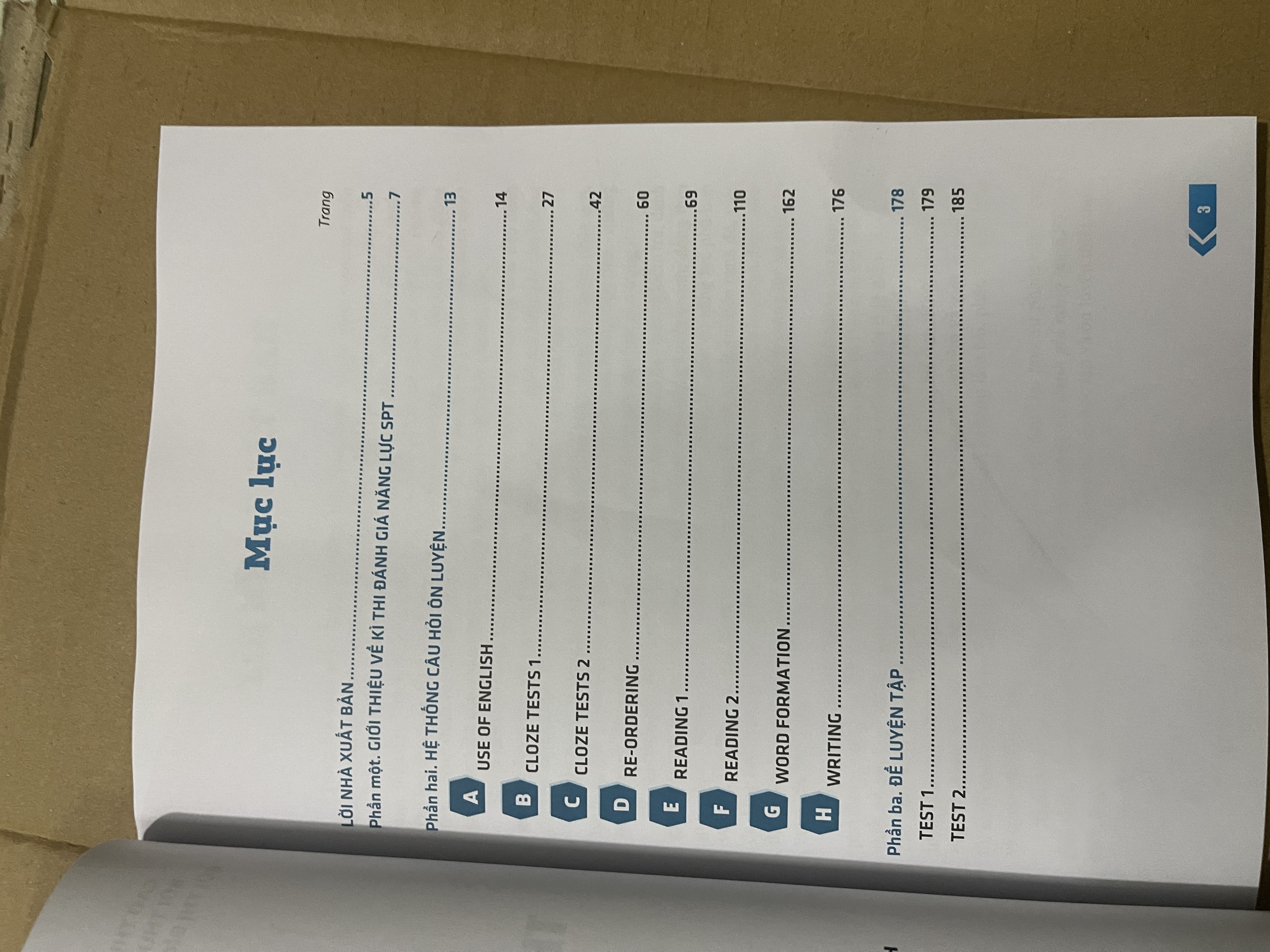 Sách - hướng dẫn ôn luyện thi đánh giá năng lực SPT môn tiếng anh