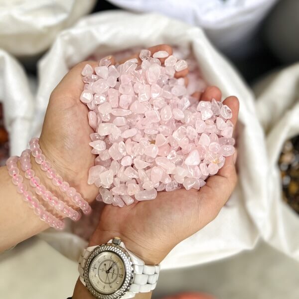 Thạch anh hồng vụn trang trí nhà cửa, rải nền nhà 1kg