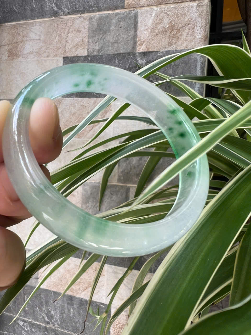 Vòng Tay Nữ Bản Hẹ Đá Mã Não DuLong Trắng Trong Xanh Rong Biển Nhẹ Bóng Đẹp Ni 54mm Cao 12mm Dầy 7mm Món quà tặng Nữ 50kg - 55kg đeo tay xinh rẻ đẹp ý nghĩa ạ