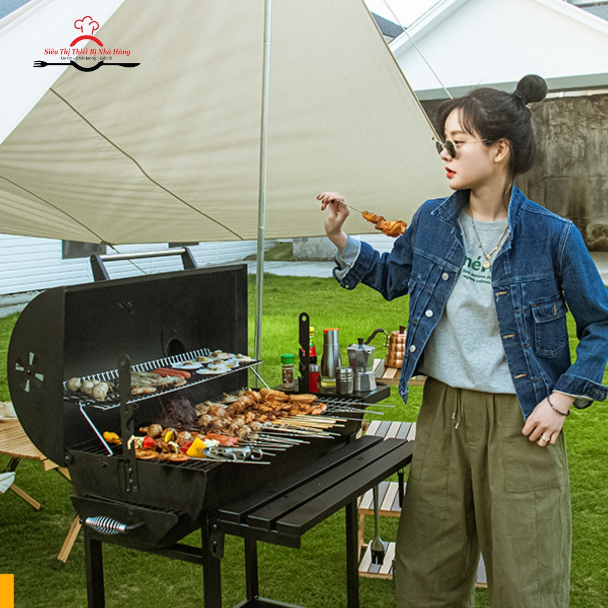 Bếp nướng BBQ, bếp nướng than ngoài trời có nắp đậy, có đồng hồ báo nhiệt + motor.