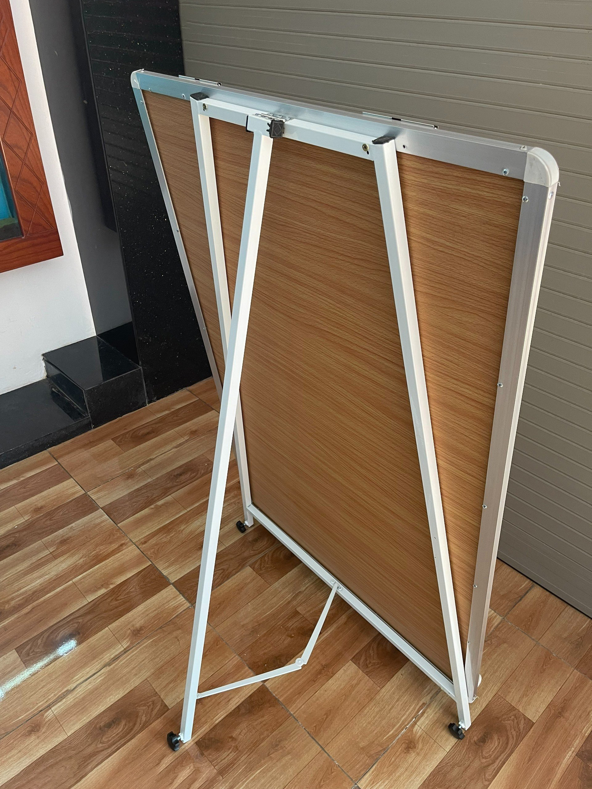 Bảng Flipchart 3 chân viết bút lông Bavico - 60x80cm