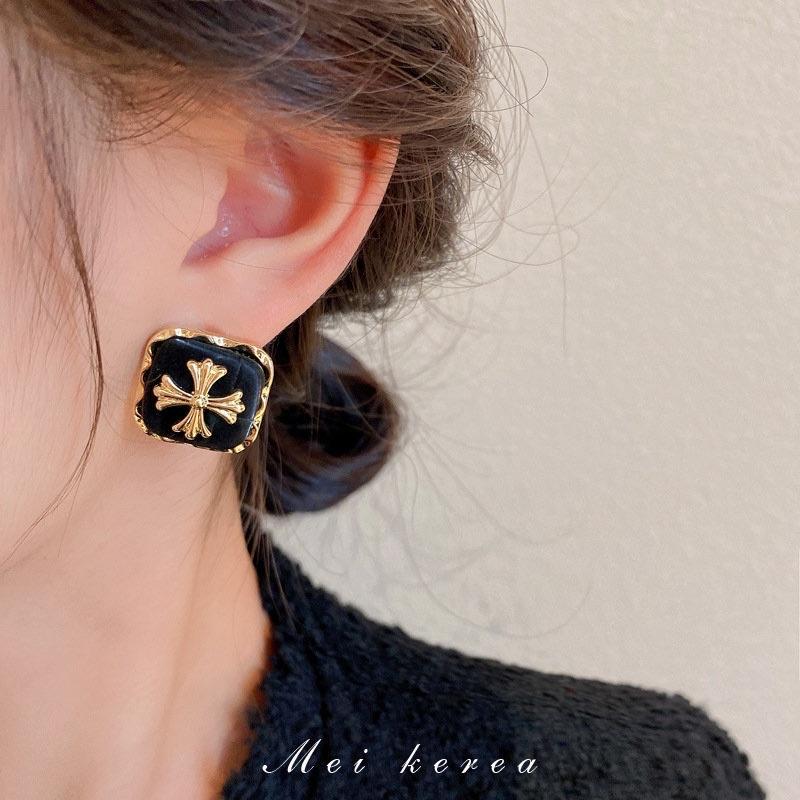 Khuyên tai nữ bông tai nữ phong cách vintage chữ thập đẹp Ring House
