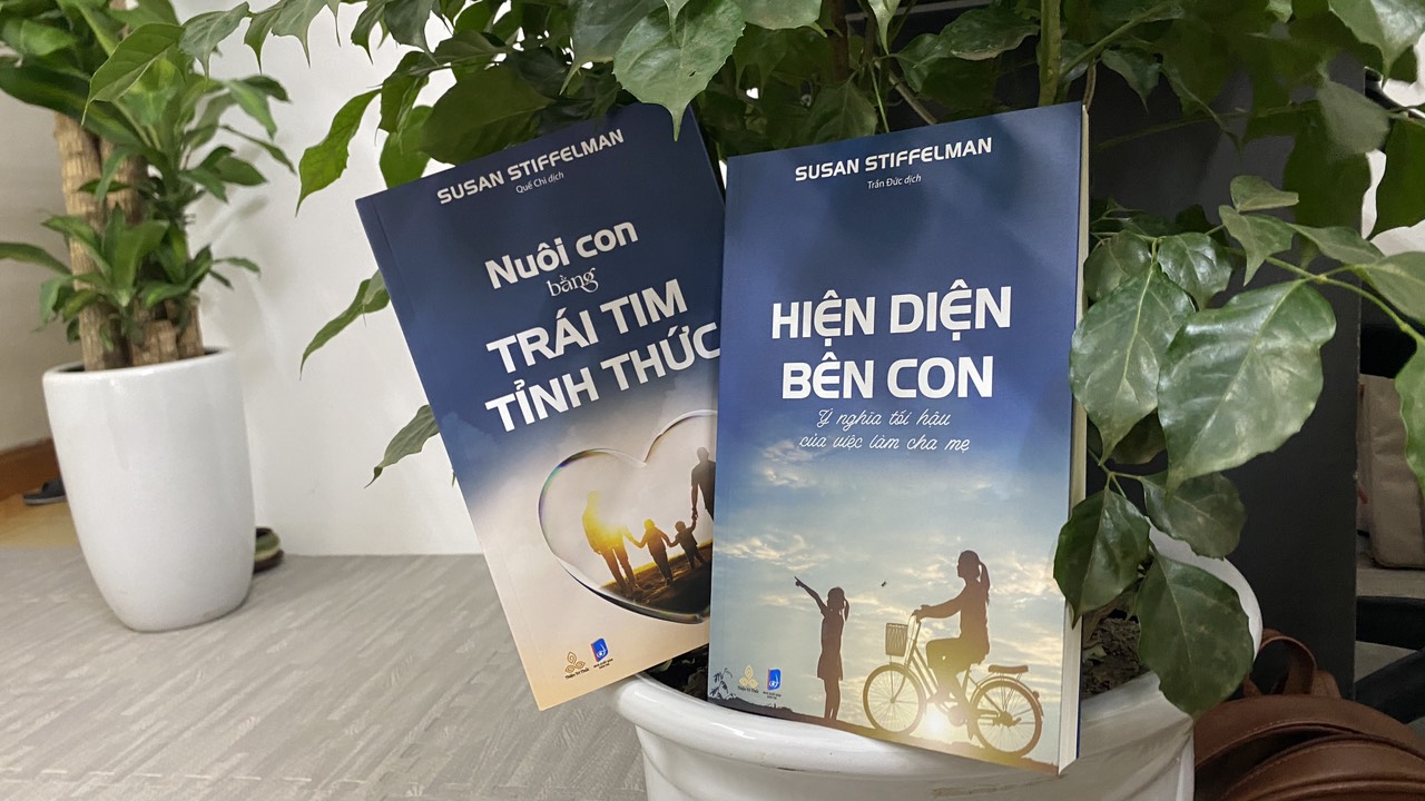 Combo Hiện Diện Bên Con &amp; Nuôi Con Bằng Trái Tim Tỉnh Thức