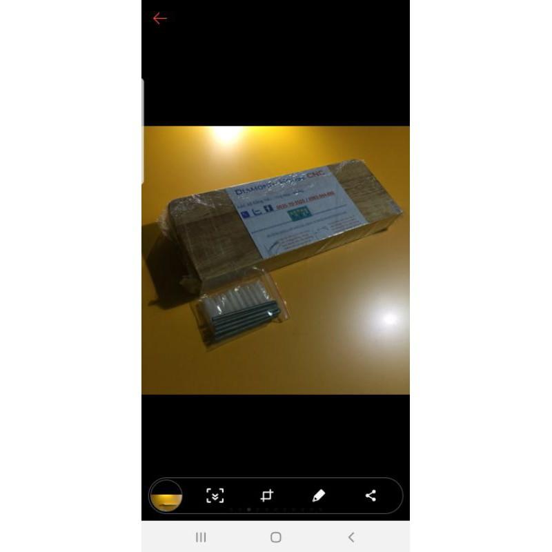 Tyren bắt kệ âm tường 1 cái