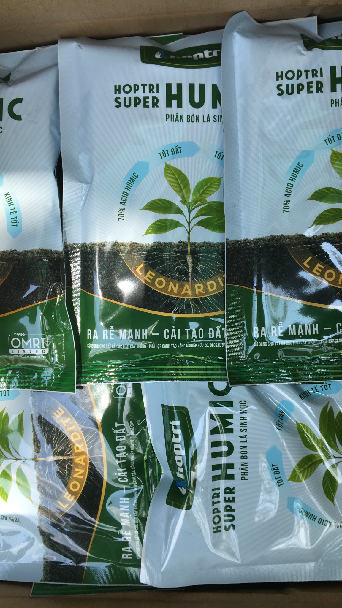 Phân bón Humic HỢP TRÍ SUPER HUMIC ra rễ cực mạnh dạng bột