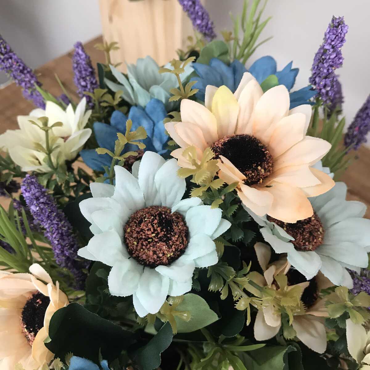 Bình Hoa Giả - Hoa Cúc Nhỏ Và Hoa Lavender - Hoa Vải Cao Cấp - Hoa Đẹp Để Bàn
