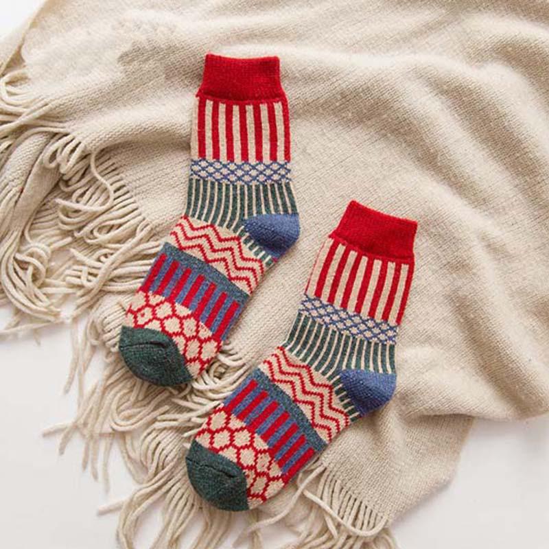 Đôi tất cotton cổ cao họa tiết thổ cẩm với nhiều màu bắt mắt
