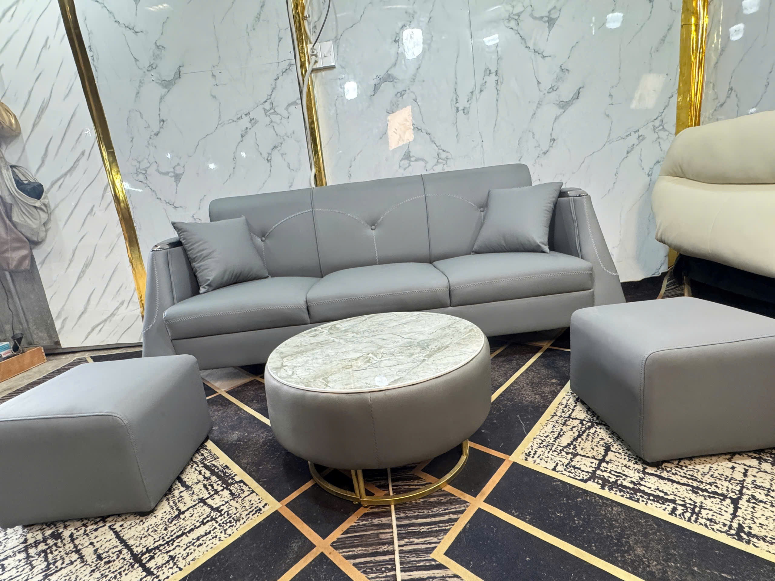 Sofa băng Tundo Qick Sofa 2m2 kèm 2 đôn và tặng bàn