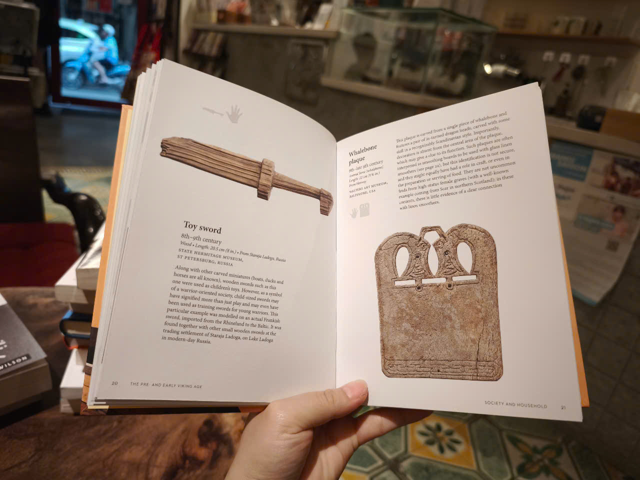 Sách - Pocket Museum: Vikings by Steve Ashby  - History /Nonfiction in English
