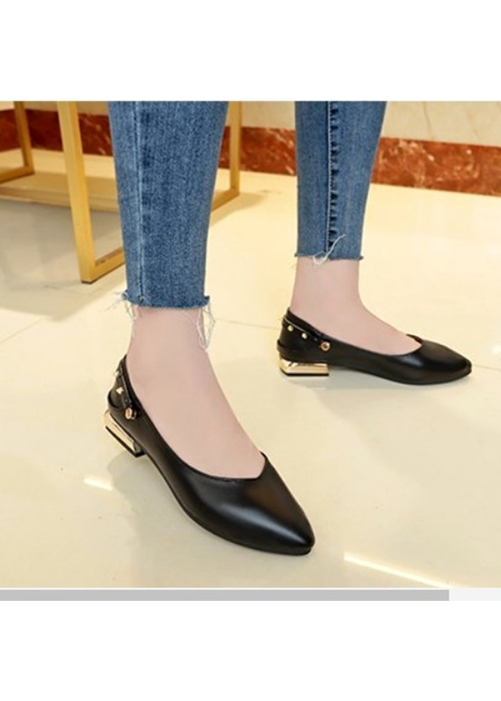 Giày nữ bít mũi đế vuông cao 2cm mũi nhọn trang trí dây đinh tán có thể đi được 2 kiểu C23n