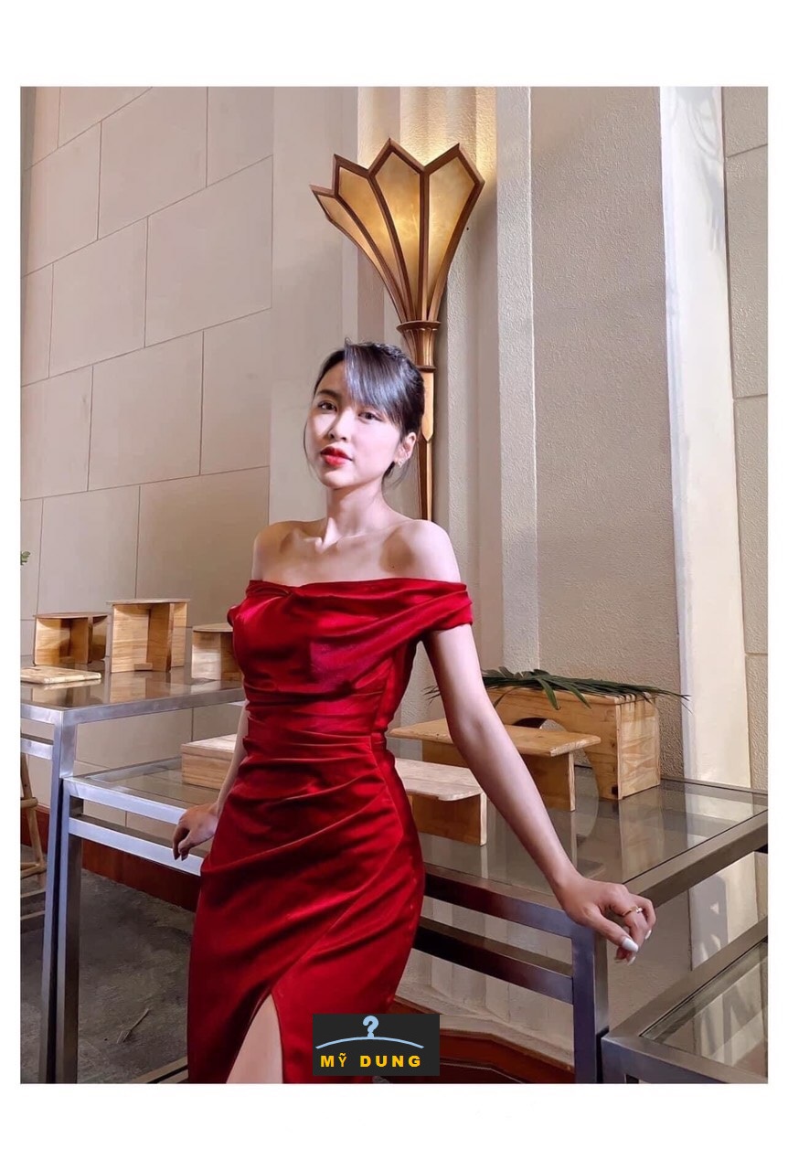 ĐẦM BODY TRỄ VAI CÚPC NGỰC- XẺ ĐÙI -SANG TRỌNG-GỢI CẢM