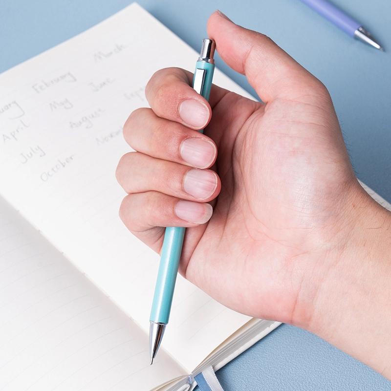 Bút Chì Bấm Kim Loại 0.5 mm - Deli EU501-05 (Màu Thân Bút Giao Ngẫu Nhiên)