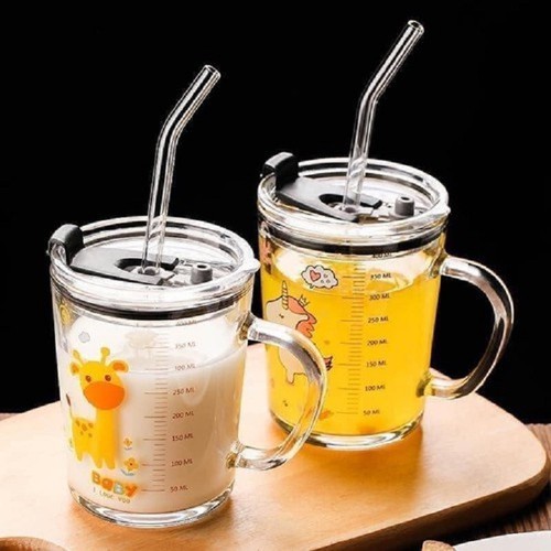 Bộ 2 Cốc thủy tinh chia vạch uống sữa cho bé cao cấp và kèm ống hút silicon nắp đậy loại 350ml (màu ngẫu nhiên)