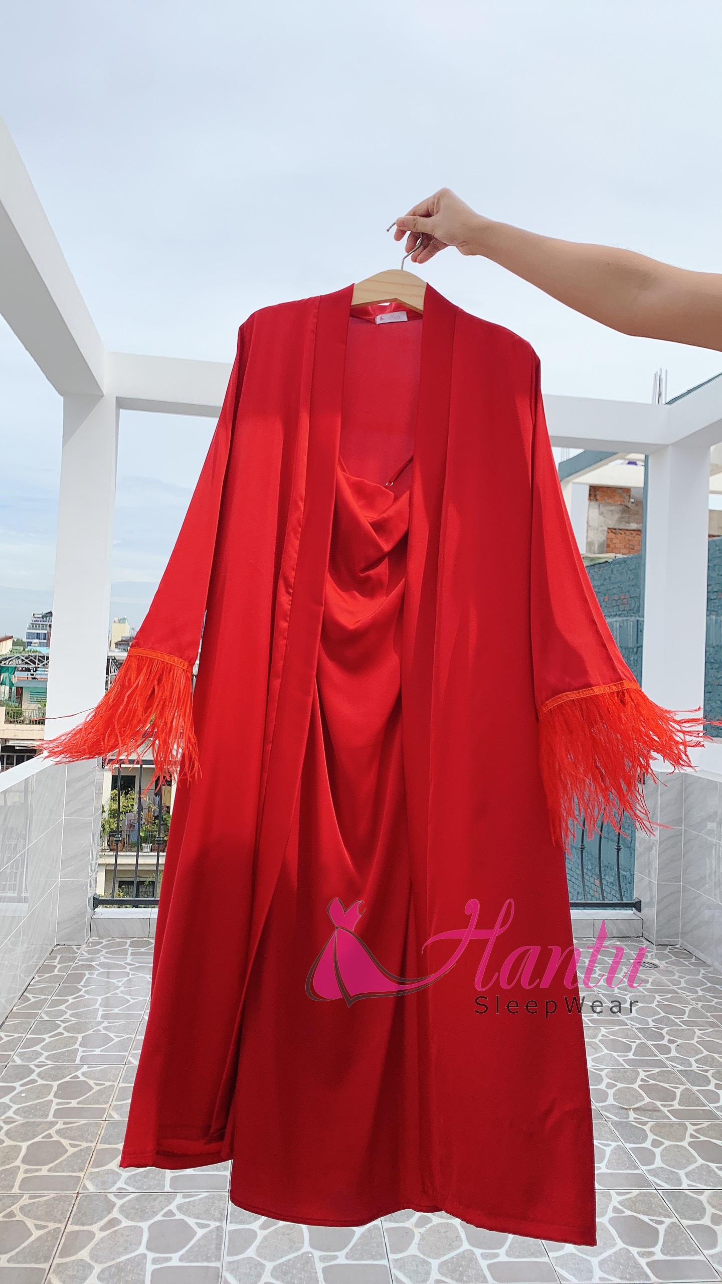 Set áo choàng  +váy ngủ lụa dài cô dâu phối lông vũ cao cấp chup hình phóng sự cưới sang trọng Hantu Sleepwear