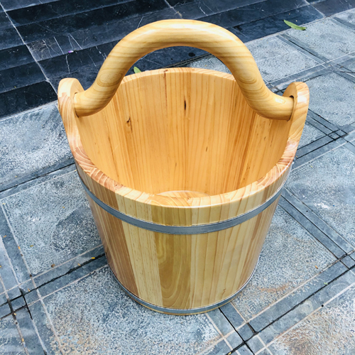 CHẬU GỖ DÁNG THÙNG XÁCH NƯỚC QUAI CONG