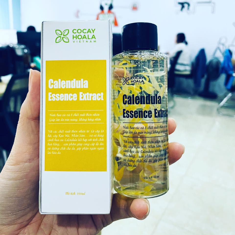 Nước thần hoa cúc 2in1 Calendula Essence Extract- Sáng da, cấp ẩm, se khít lỗ chân lông Cocayhoala 100ml kèm miếng Pad rửa mặt giúp sạch sâu