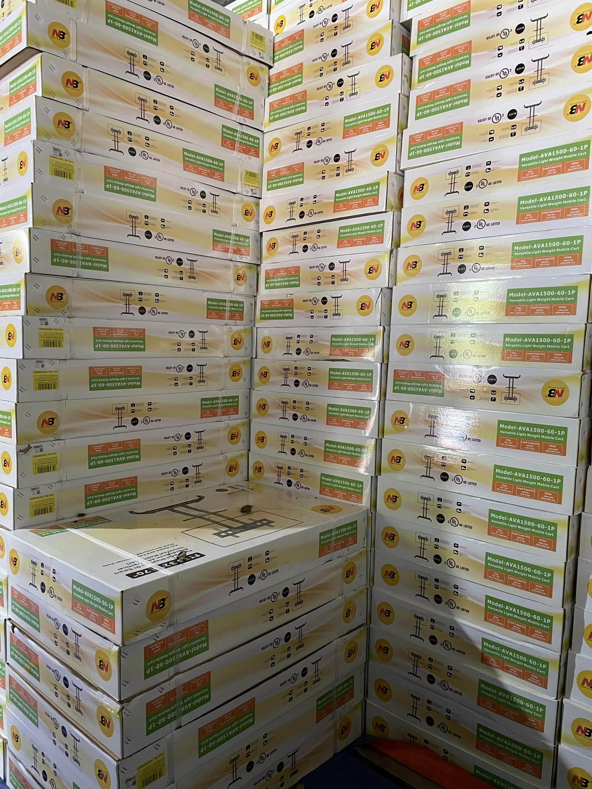 Giá treo tivi di động nhập khẩu AVA1500-60-1P (Đ8) màu đen cho tivi 32-65 inch