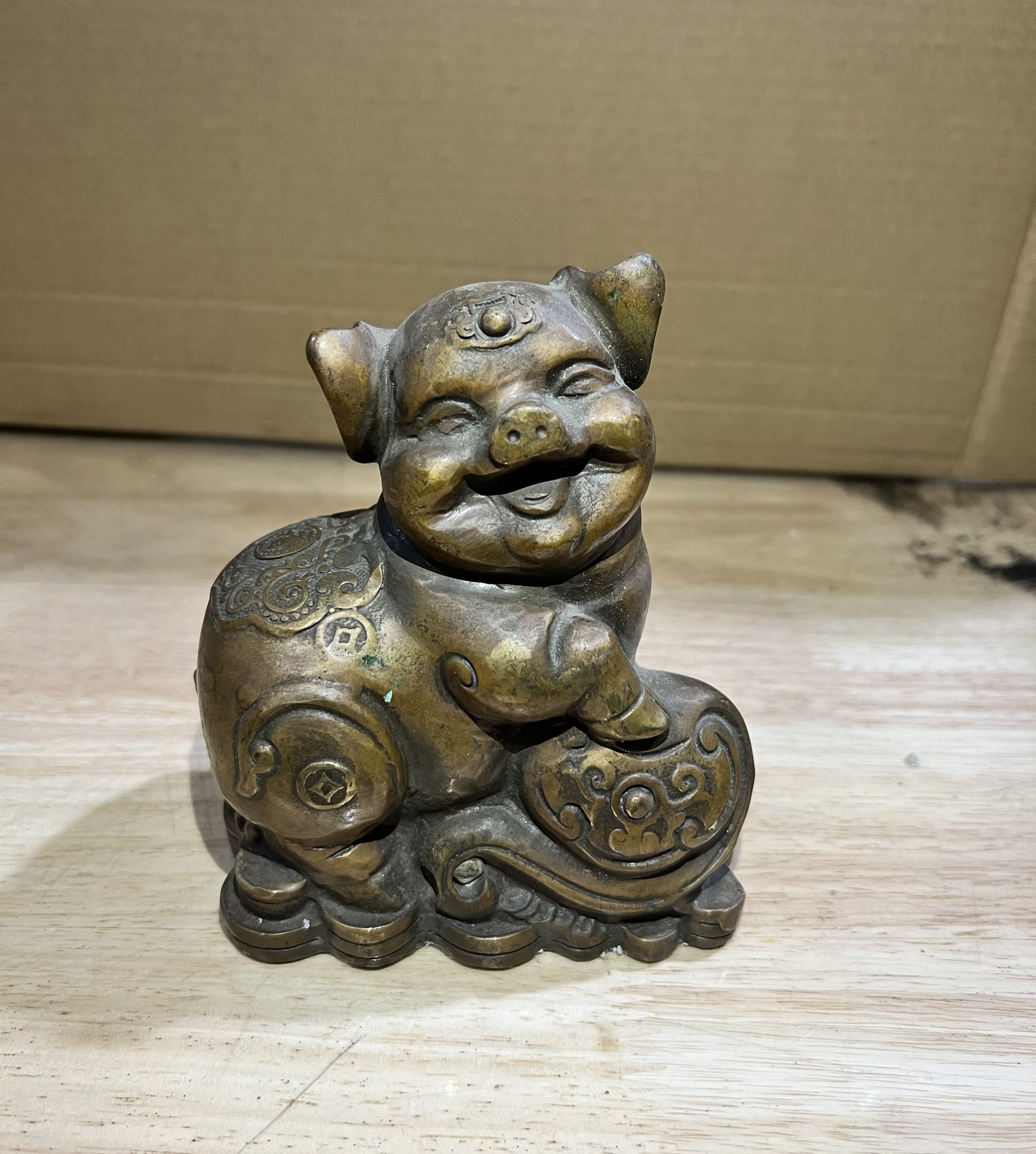 Tượng Heo Phong Thủy  bằng Đồng - cao 12.5cm