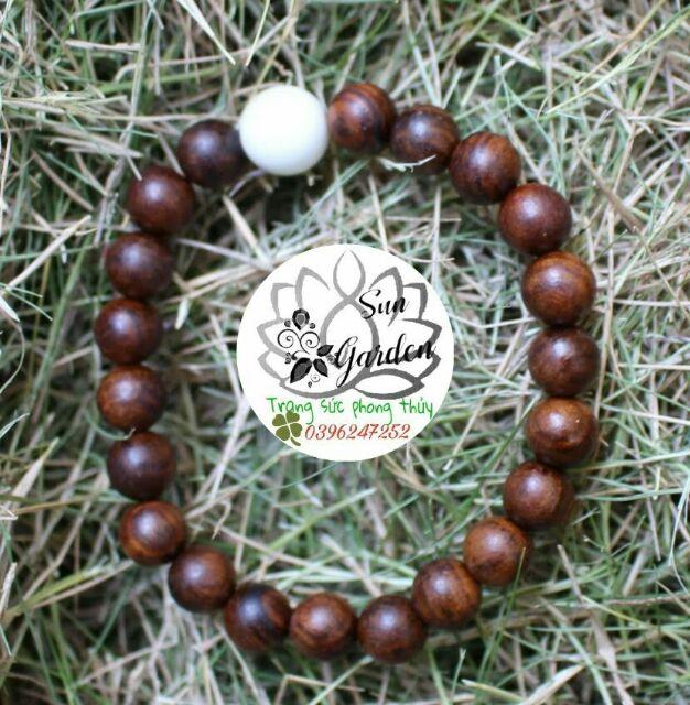 Vòng tay phong thủy gỗ sưa đỏ 8mm cho nữ