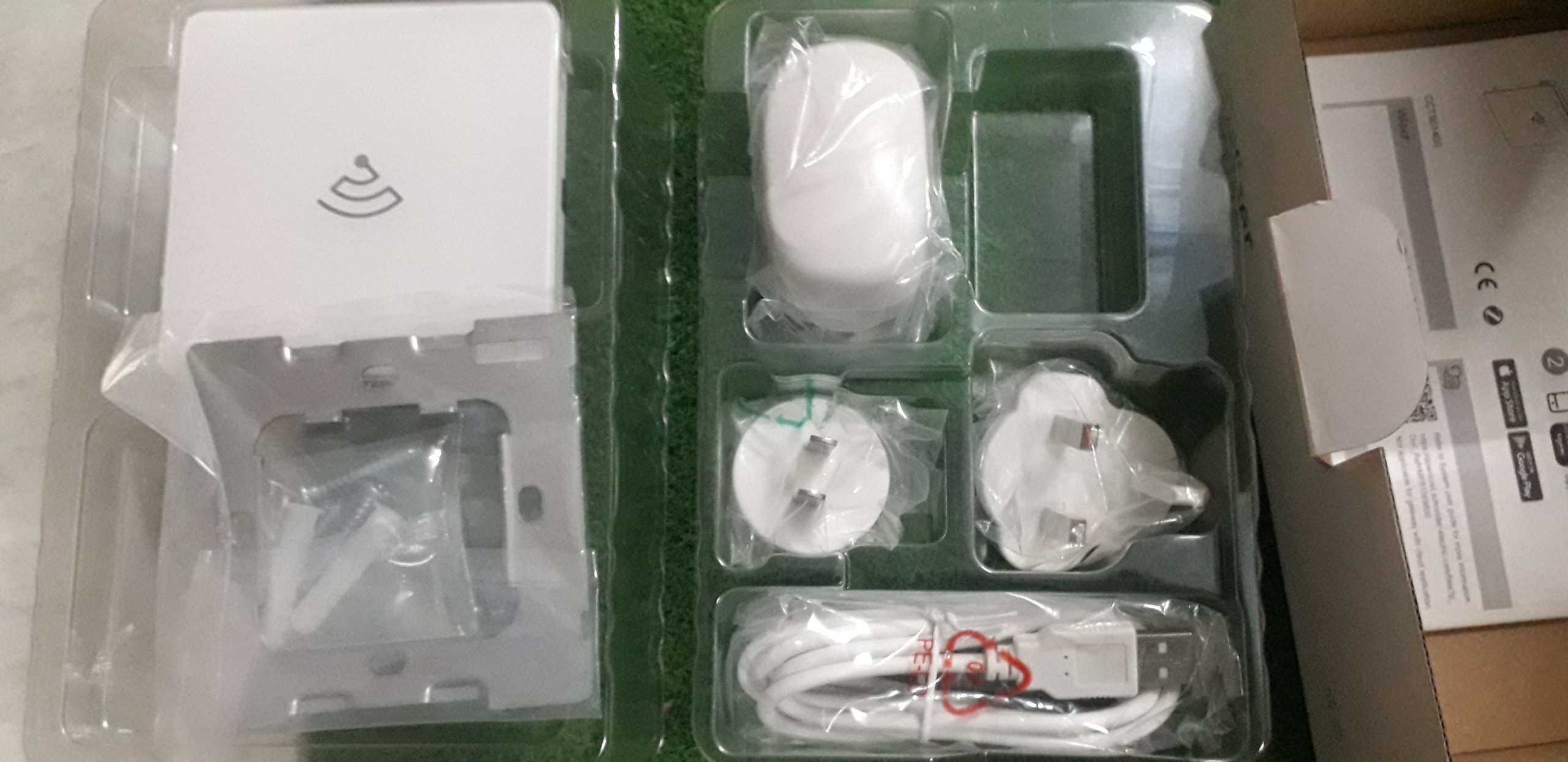 Bộ Điều khiển kết nối trung tâm CCT501400 Schneider ZigBee IP Gateway, RJ45/WiFi