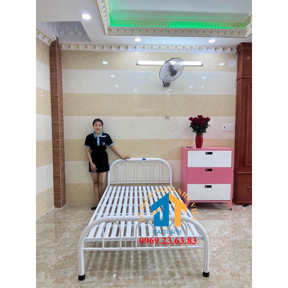 Giường sắt chữ u màu trắng 1mx2m Đại Thành