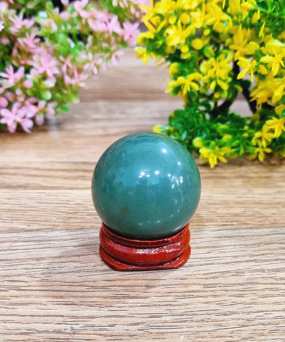 Bi cầu đá thạch anh tự nhiên size 3.5cm đến 4.5cm kèm đế gỗ để bàn