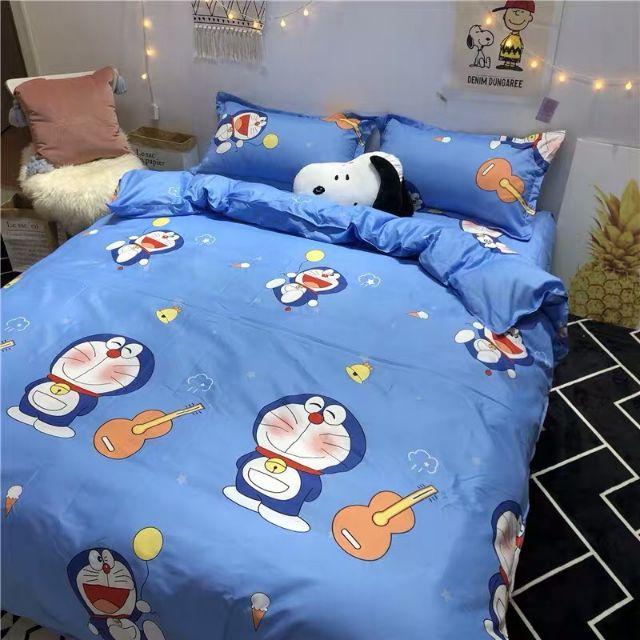 Bộ vỏ chăn ga gối Cotton poly mẫu Doremon đánh đàn