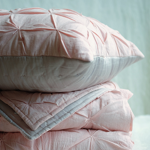 Bộ chăn mền gối KHÂU TÚM hồng nhạt vải linen với lớp lót lụa tơ tằm 100%