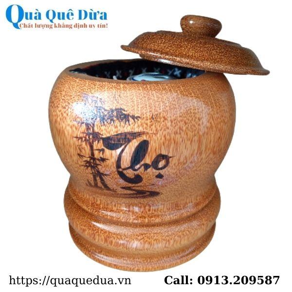 Bộ Bình Trà Gỗ Dừa Khắc Hoa Văn Lồng Chữ "Thọ" Và Bình Trà 700 - 950ml - Sản Phẩm Được Sản Xuất Tại Bến Tre