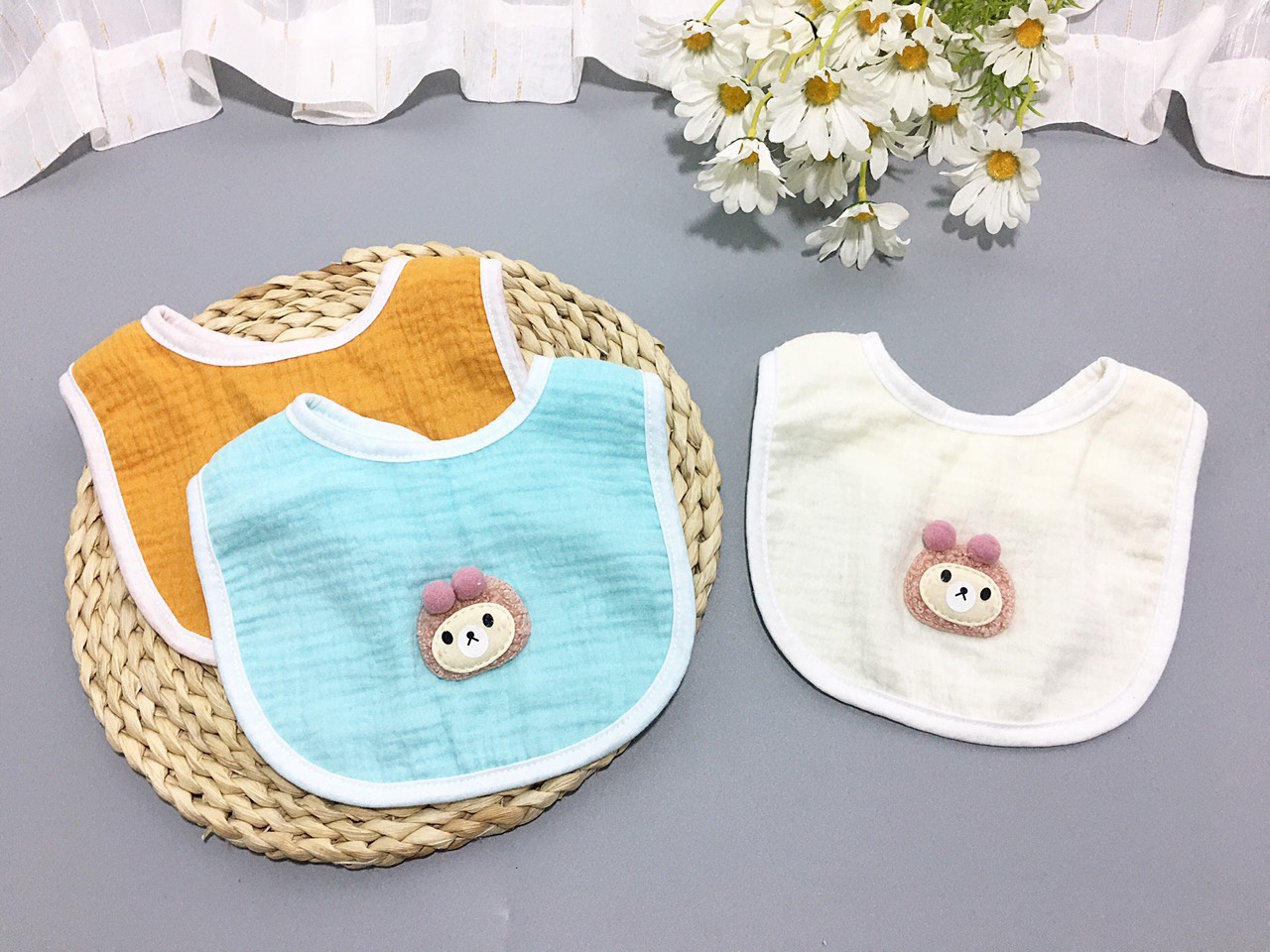 Khăn yếm cúc bấm dáng chữ U siêu mềm mịn cao cấp đính thỏ dễ thương
