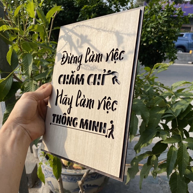 Tranh gỗ treo tường_Đừng làm việc chăm chỉ hãy làm việc thông minh_CRN_01