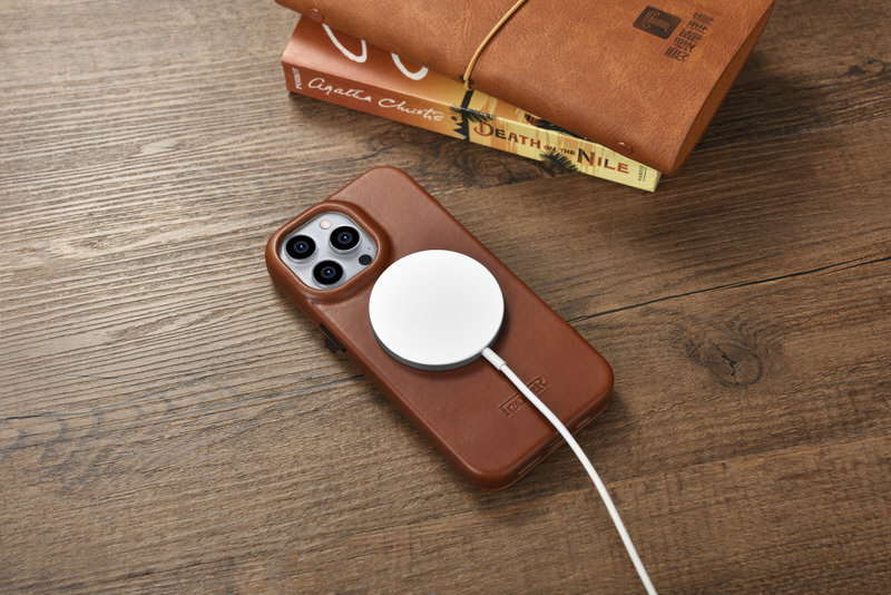 Bao da iCarer hỗ trợ sạc không dây dành cho iPhone 14 Pro Max iCarer Curved Edge Real Leather – Hàng chính hãng