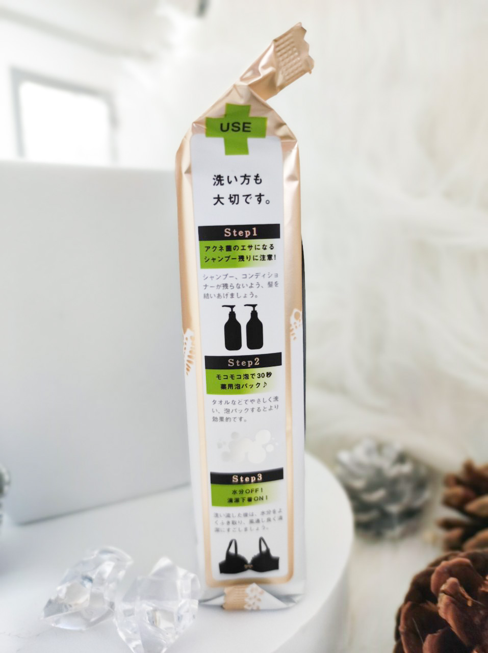 Xà Phòng Tắm Ngăn Ngừa Mụn Lưng Chiết Xuất Từ Than Tre Pelican For Back Soap Bar (135G)