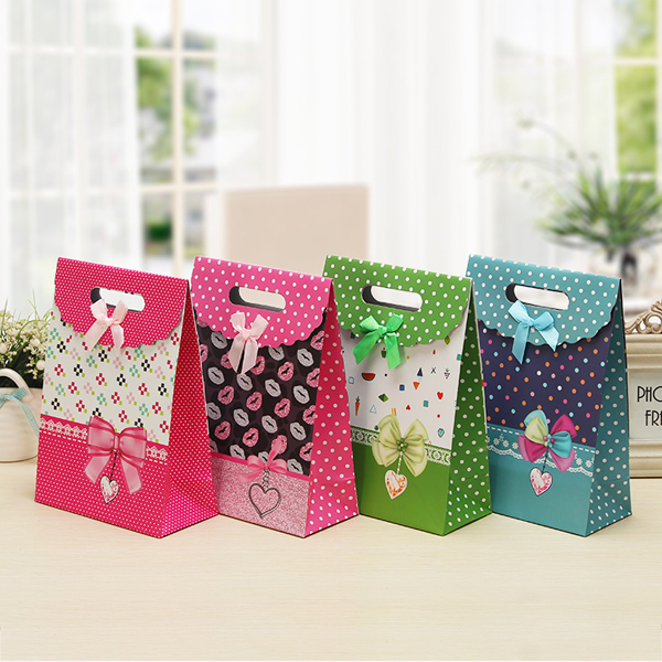 Bộ 4 túi quà loại trung khổ 19x27 cm