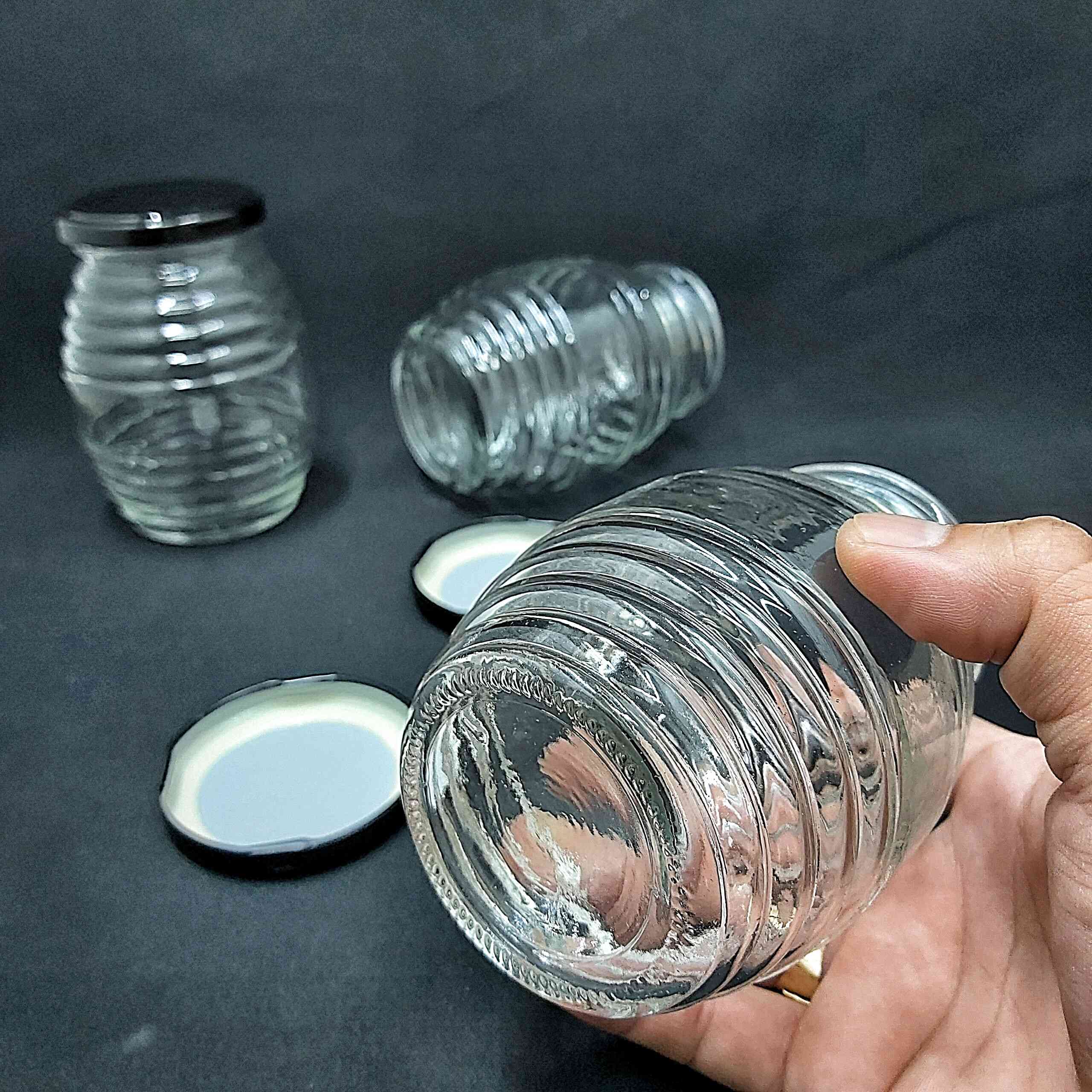 Combo 3 hũ thủy tinh 350ml mẫu con ong nắp thiếc đen vặn – hủ đựng mật ong, yến chưng, dầu dừa, gia vị, thức uống, sữa chua