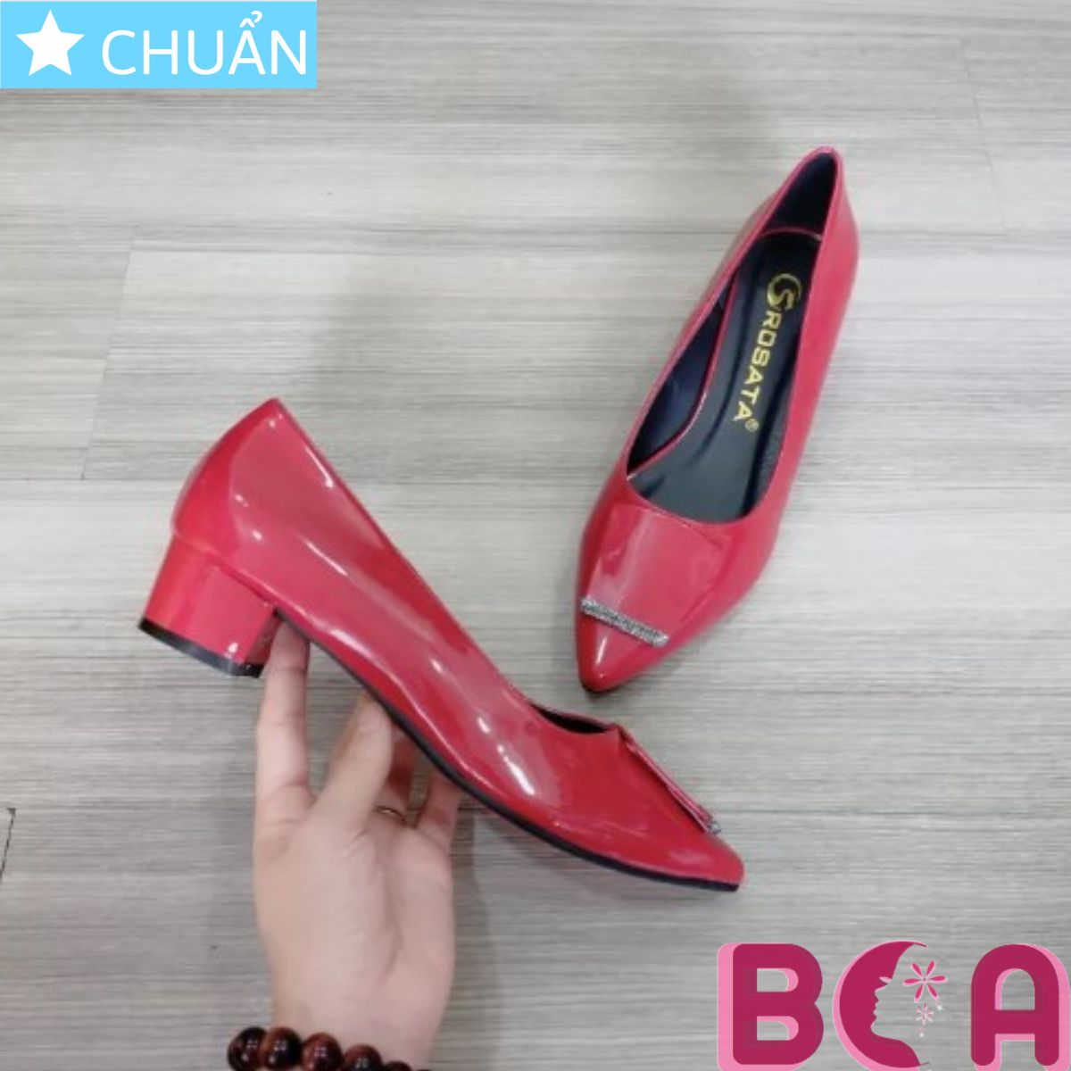 Giày nữ bít mũi 2p RO361 ROSATA tại BCASHOP nhấn nơ vuông và viền kim tuyến độc lạ và thời trang - màu đỏ