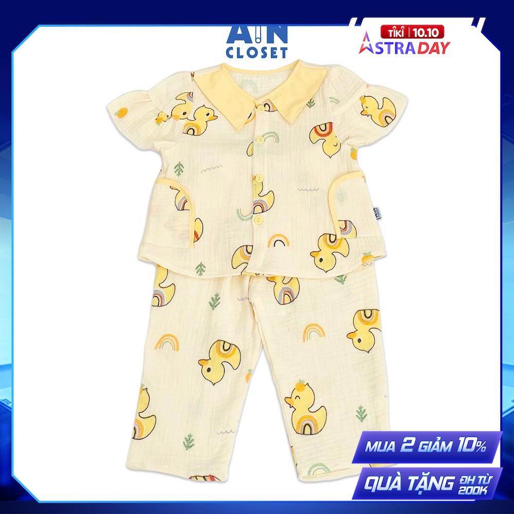 Bộ quần áo dài tay ngắn bé gái họa tiết Vịt Vàng xô muslin - AICDBG1VBB9W - AIN Closet