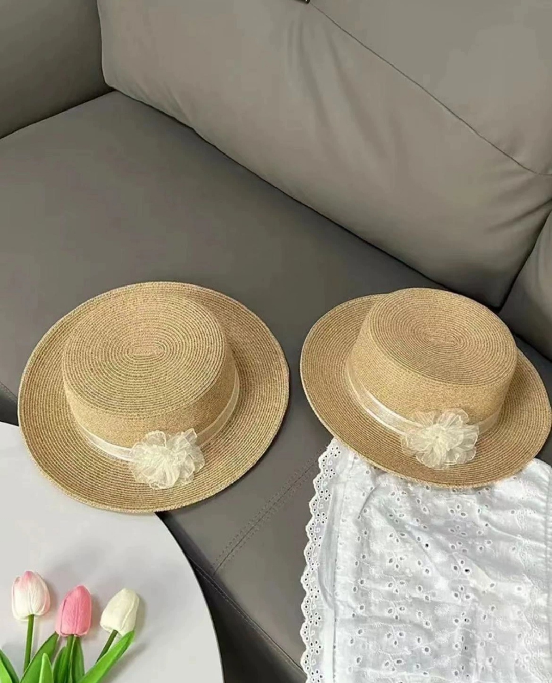 Nón đi biển mũ rộng vành phớt cao bồi cho nữ đai trắng gắn hoa xinh chất liệu cói chống nắng thoáng mát thời trang Hàn Quốc  dona240707