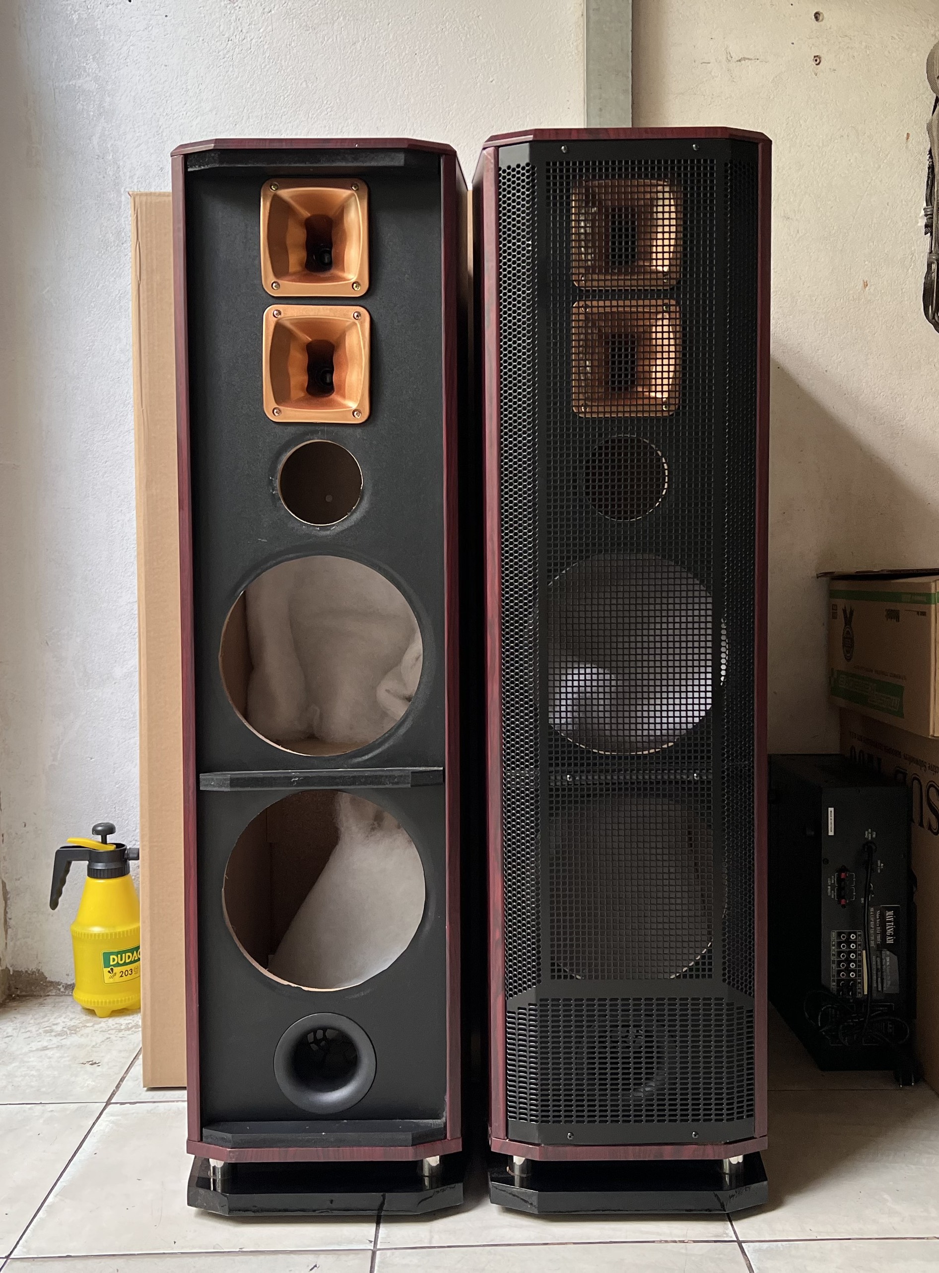 Vỏ thùng loa đứng 25 sử dụng 2 bass 25 và 2 chép, 1 mid Hải Triều 1 cặp
