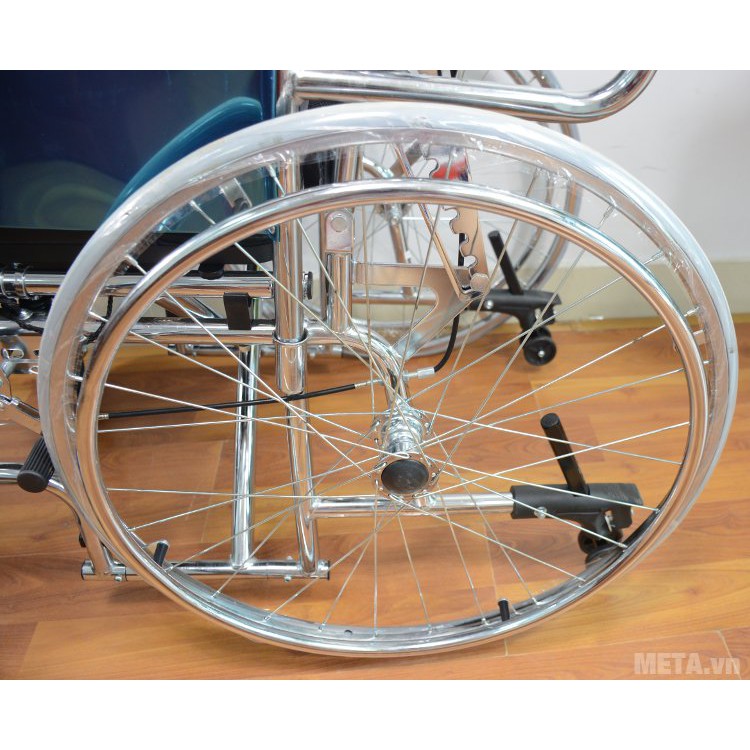 Xe lăn đa năng có bô + ngả nằm + 2 tay phanh Lucass X7 hoặc X7A có bàn ăn