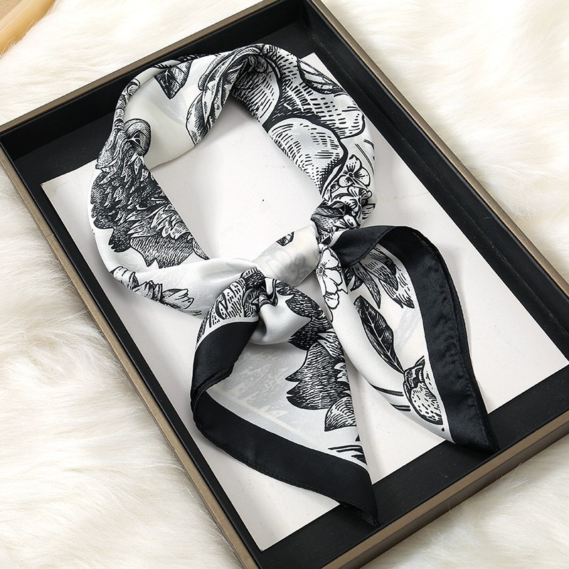 KHĂN QUÀNG CỔ LỤA HÌNH VUÔNG SANG TRỌNG THỜI TRANG