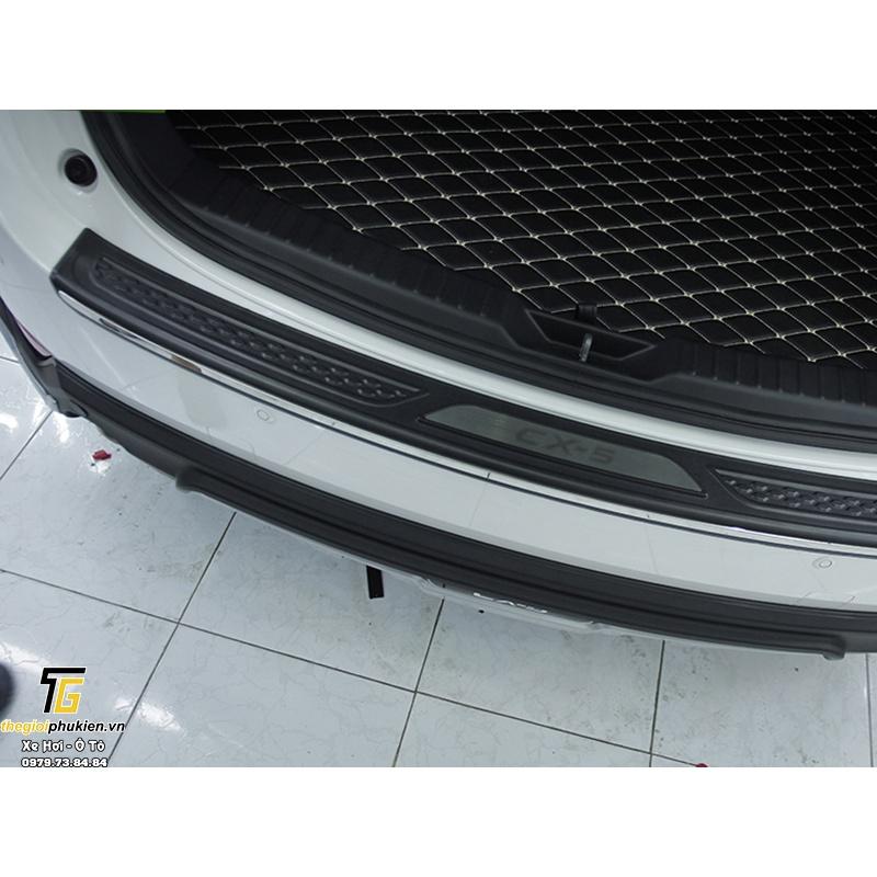 Ốp chống trầy bậc cốp ngoài Mazda CX5, CX-5 2018-2021 - nhựa ABS cao cấp