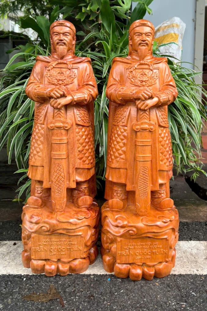 Tượng thánh trần quốc tuấn _trần hưng đạo vương bầng gỗ hương đá cao 60cm