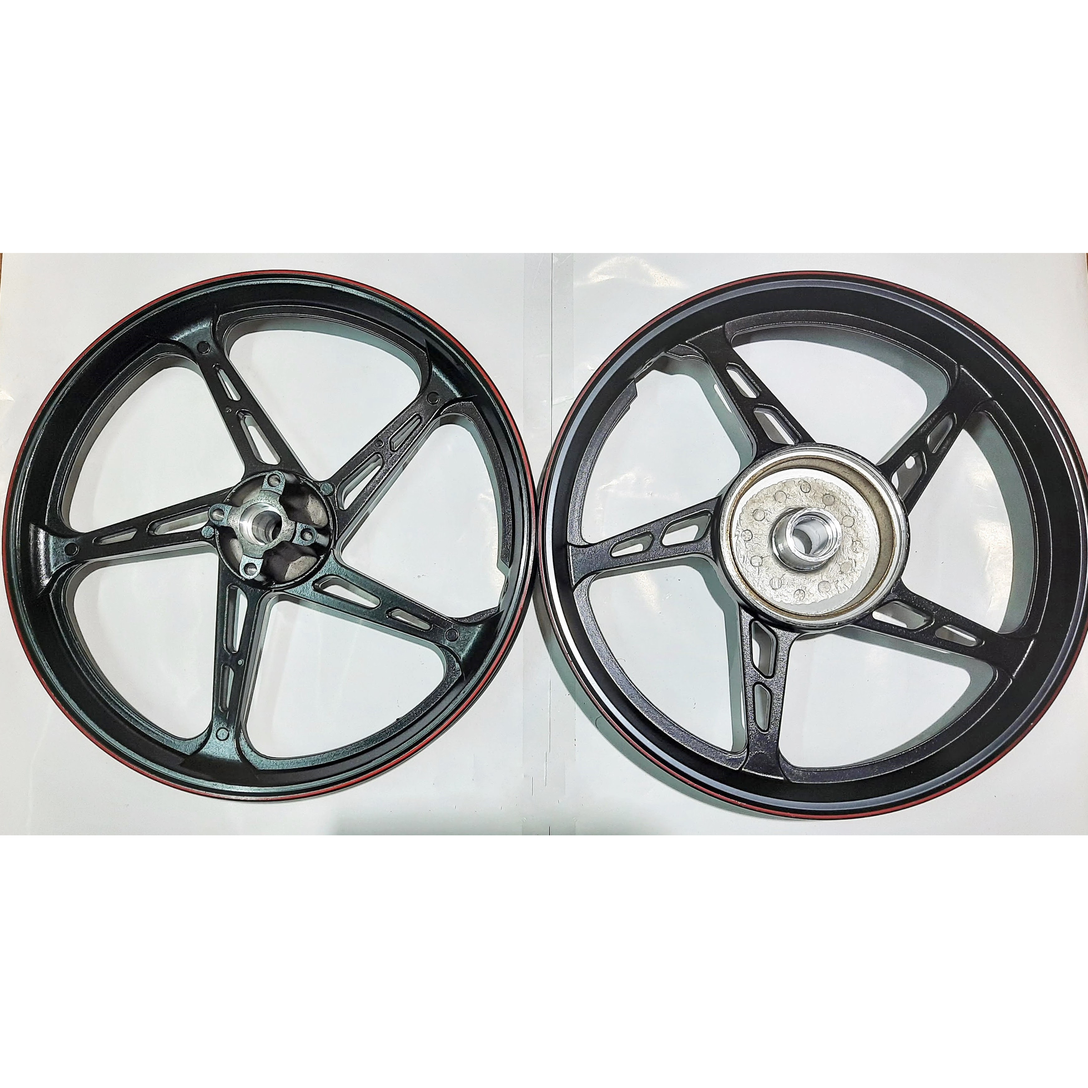MÂM 5 CÂY LỚN CHỈ ĐỎ GẮN SIRIUS, JUPITER, TAURUS