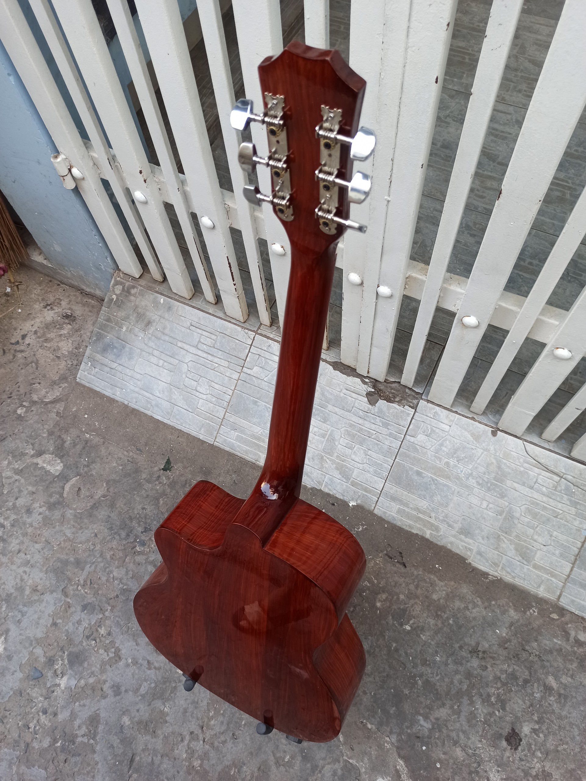 Đàn Guitar M300D dây sắt bấm nhẹ tay